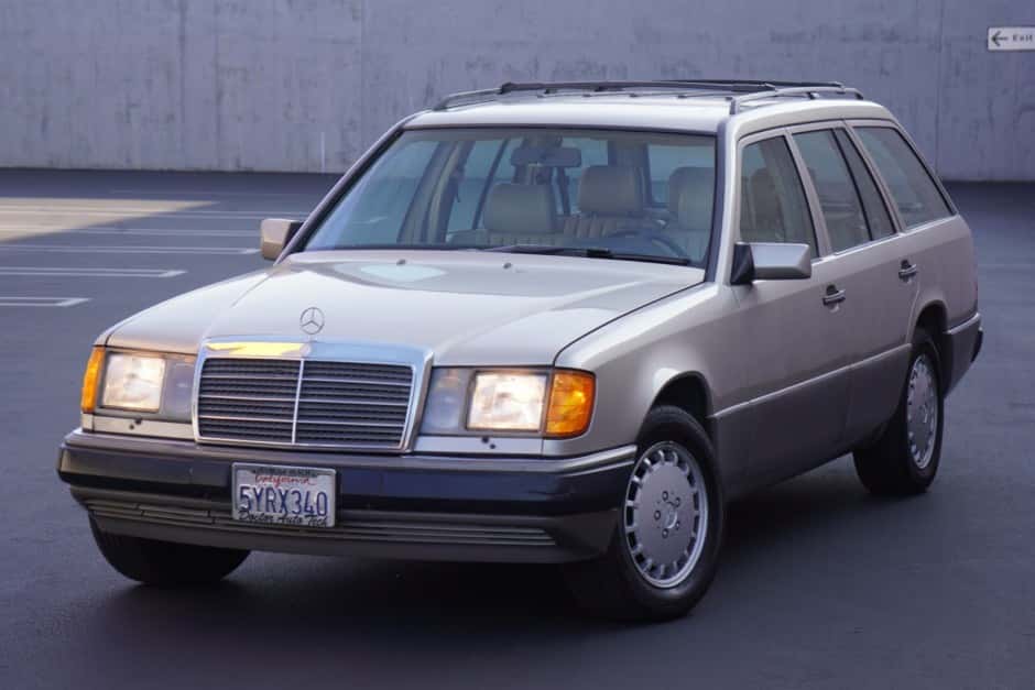 1990 Mercedes-Benz W124 E-Class sold for $7,600