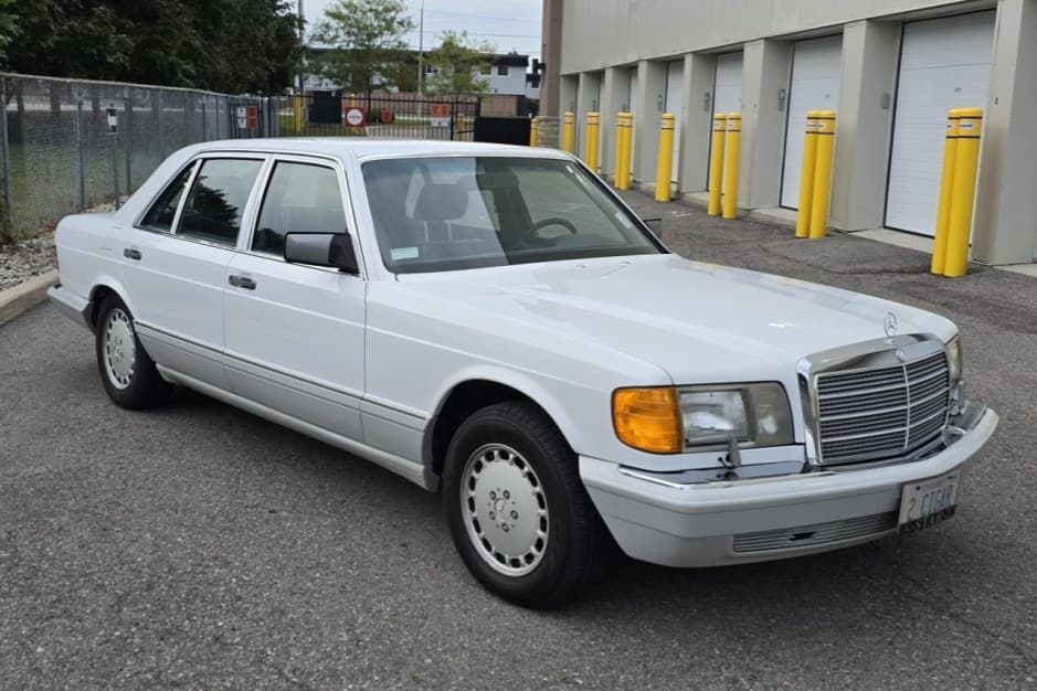 1990 Mercedes-Benz W126 S-Class sold for $37,250