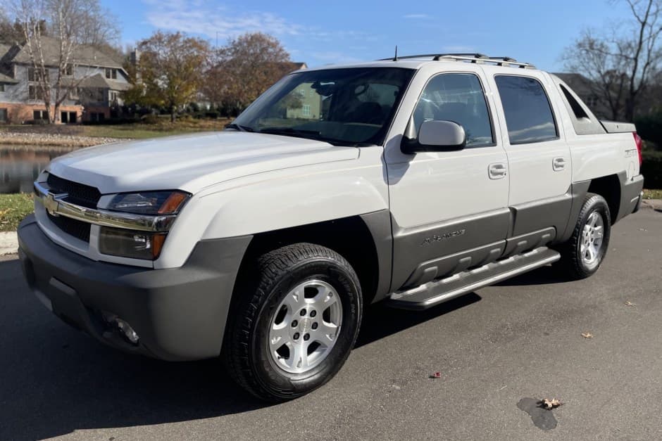 2002 Chevrolet Avalanche sold for $15,500
