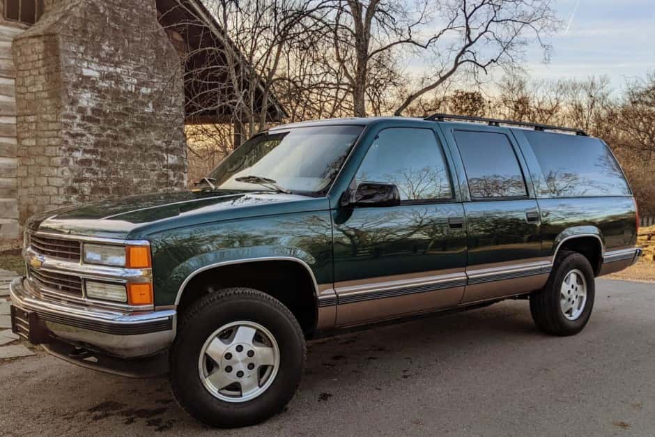 1995 Chevrolet Suburban (GMT400 1992-1999) sold for $18,500