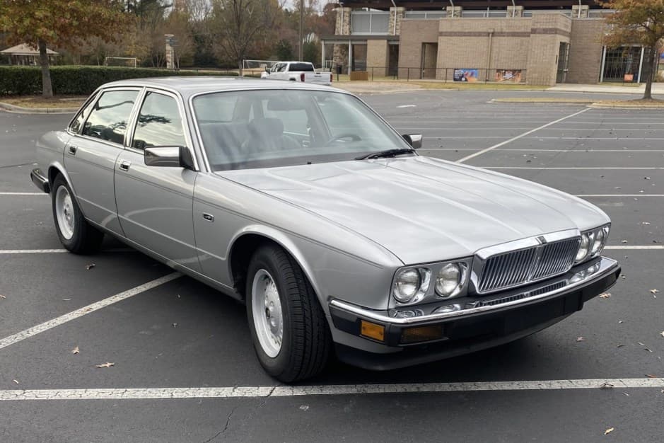 1988 Jaguar XJ40 XJ (1988-1994) sold for $7,202