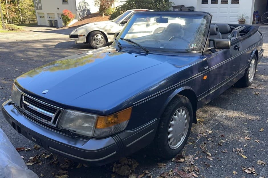 1992 Saab 900 sold for $10,500