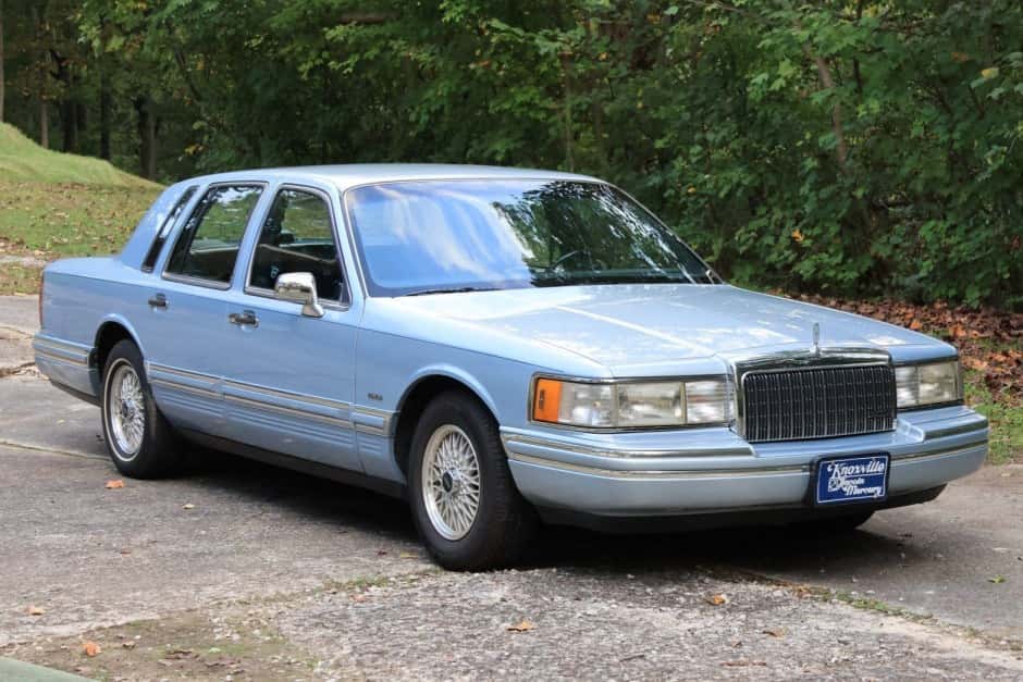 1993 Lincoln Town Car sold for $4,500