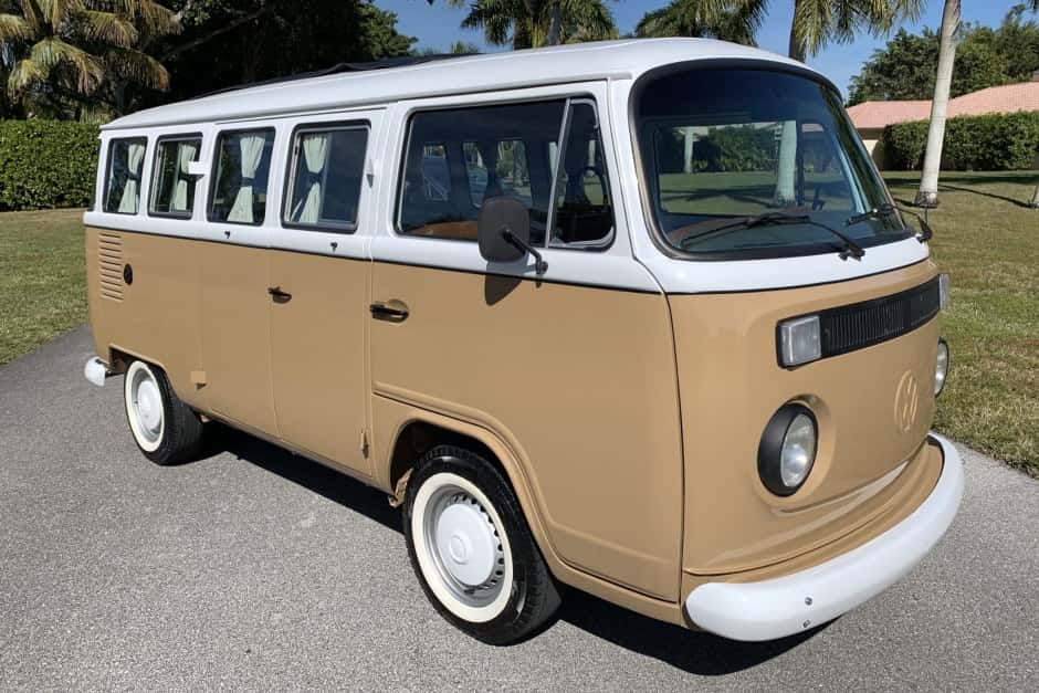 1995 Volkswagen Bay-Window Camper sold for $17,000