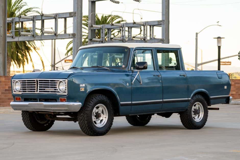 1973 International Harvester Travelall sold for $11,250