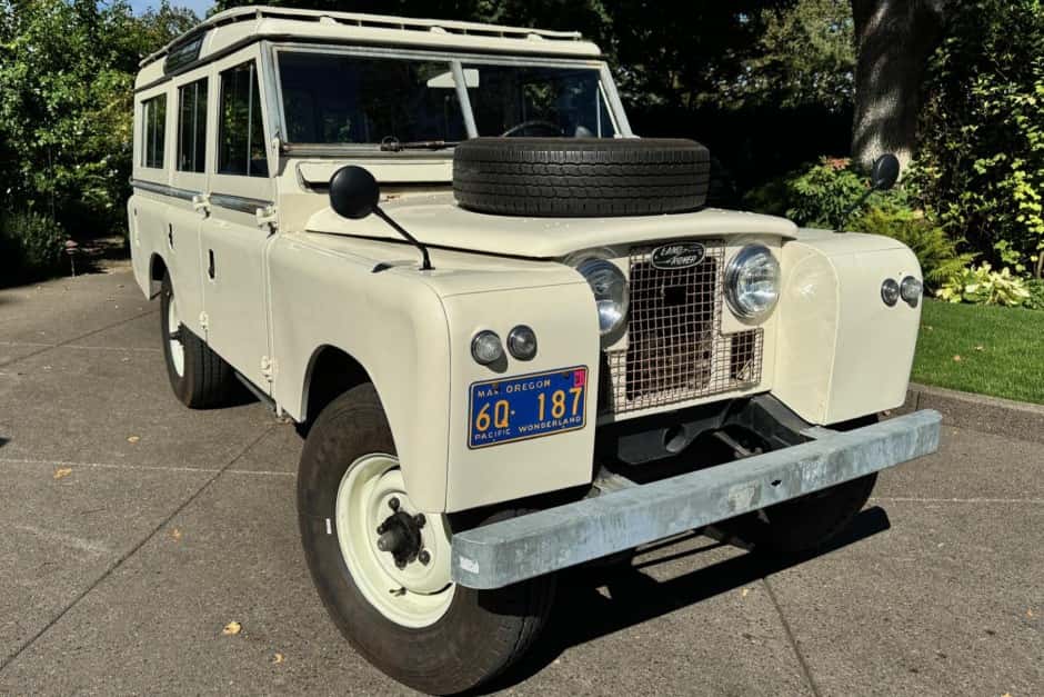 1963 Land Rover Series 109 sold for $22,000