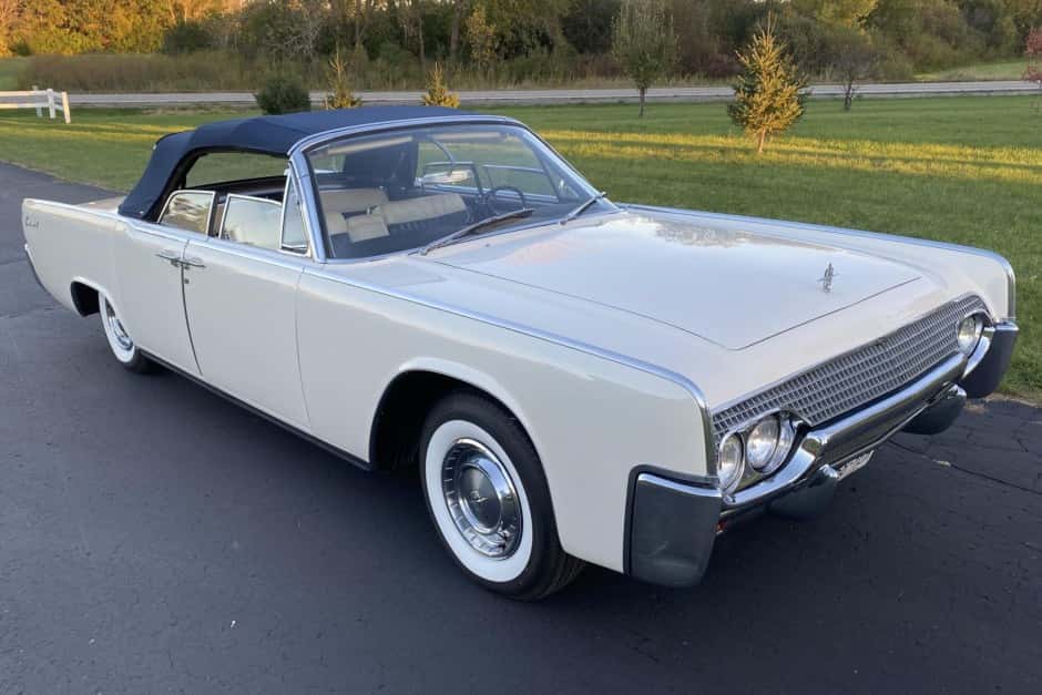 1961 Lincoln Continental (1961-1969) sold for $62,000