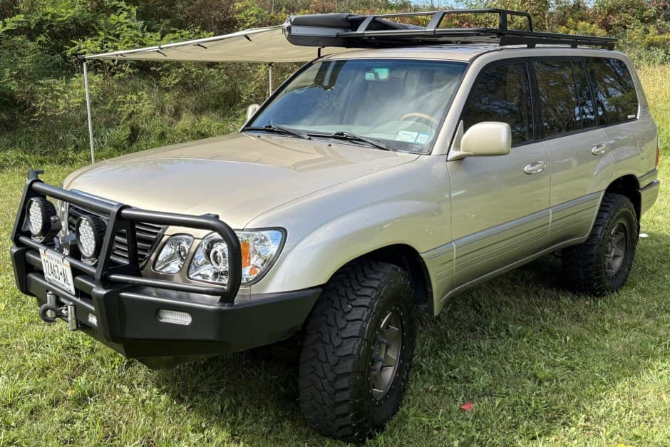 2001 Lexus LX470 sold for $16,053