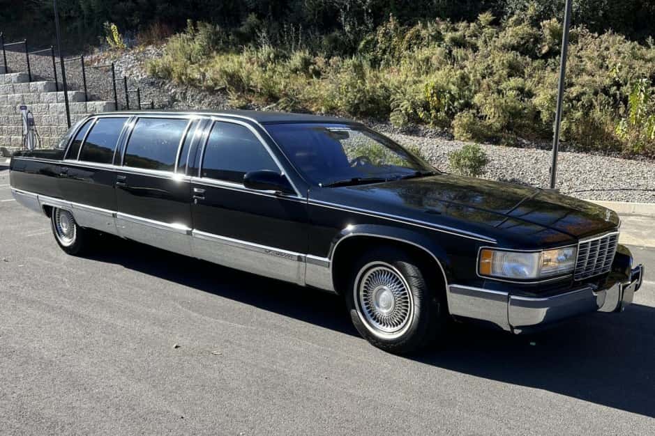 1996 Cadillac Fleetwood 1985-1996 sold for $9,600