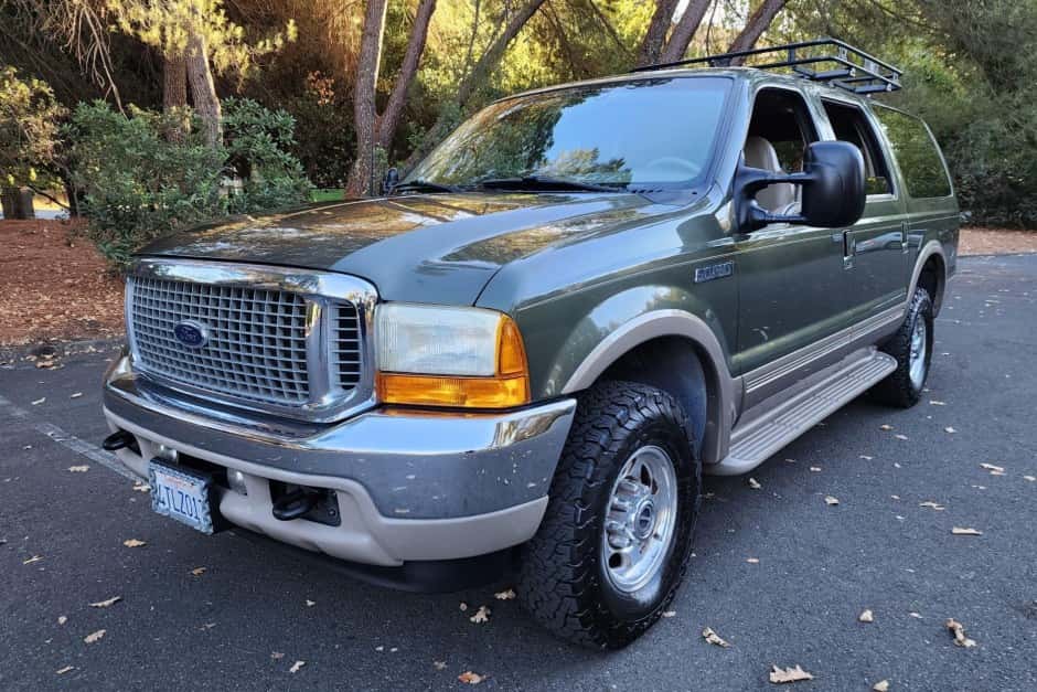 2001 Ford Excursion sold for $35,500