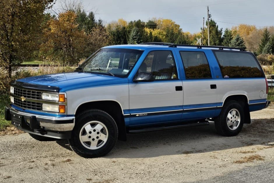 1992 Chevrolet Suburban (GMT400 1992-1999) sold for $20,350