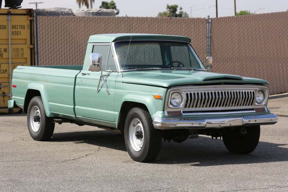 1974 Jeep Pickup sold for $10,800