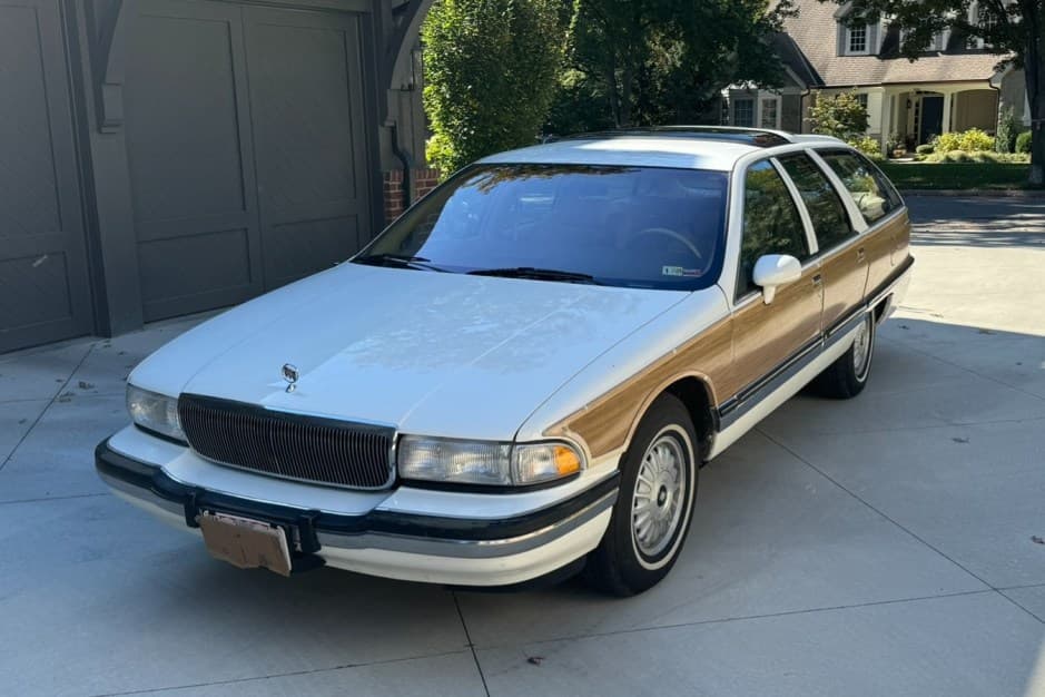 1992 Buick Roadmaster sold for $6,477