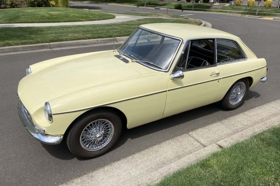 1967 MG MGB sold for $12,250