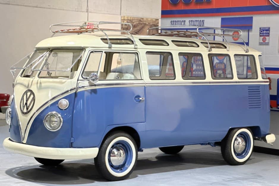 1975 Volkswagen Split-Window Bus sold for $33,251