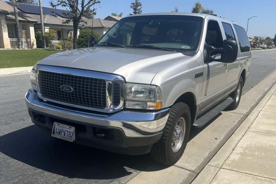 2002 Ford Excursion sold for $0