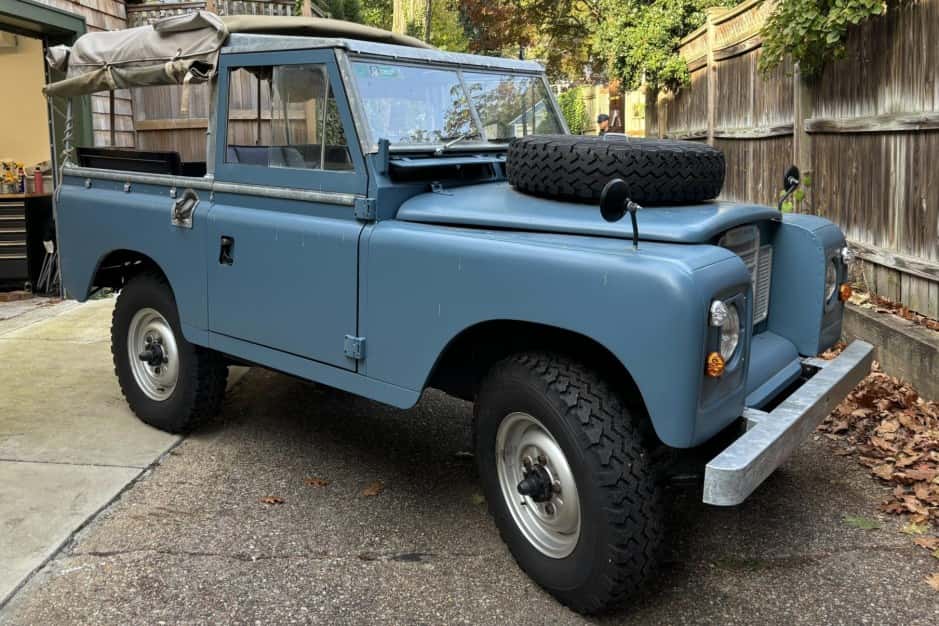 1976 Land Rover Series 88 sold for $19,250