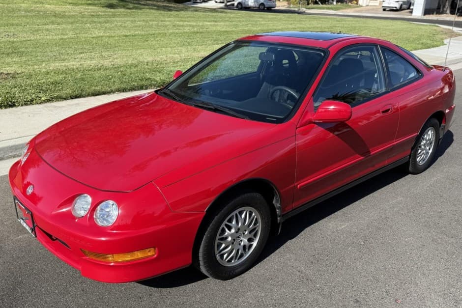1998 Acura Integra sold for $9,200
