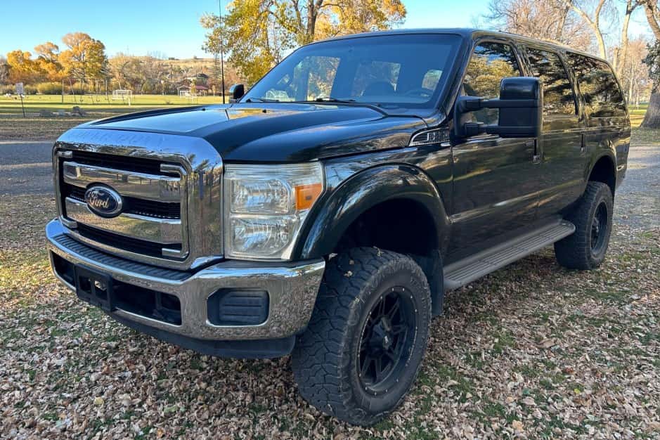 2000 Ford Excursion sold for $35,275