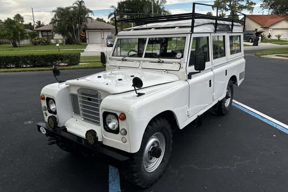 1976 Land Rover Series 109 sold for $24,000