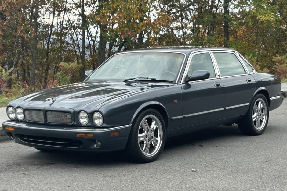 2001 Jaguar X308 XJR (1998-2003) sold for $9,215