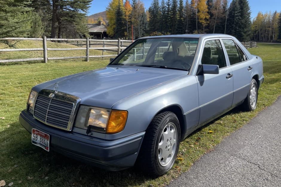 1992 Mercedes-Benz W124 E-Class sold for $10,250