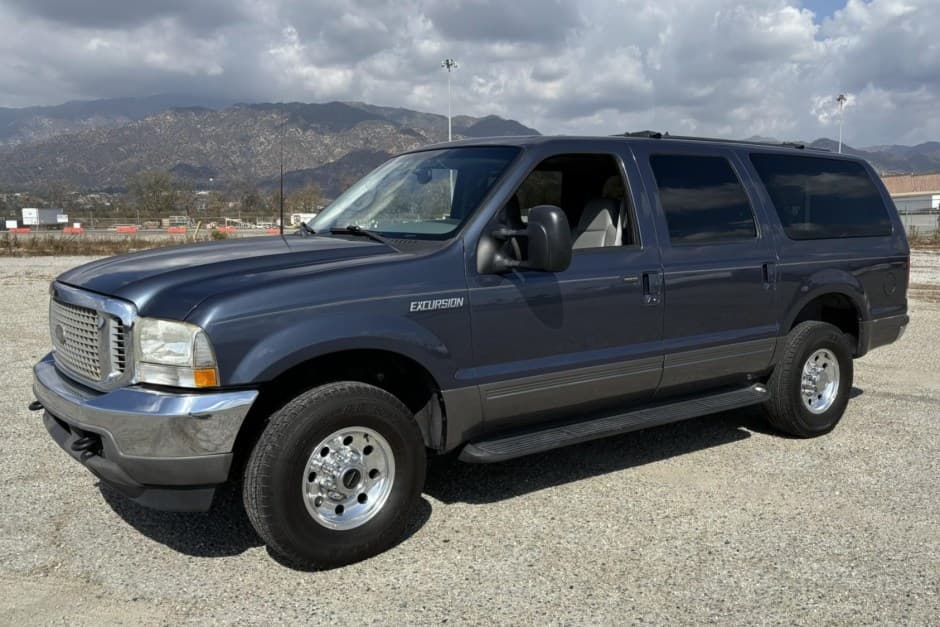 2002 Ford Excursion sold for $24,000
