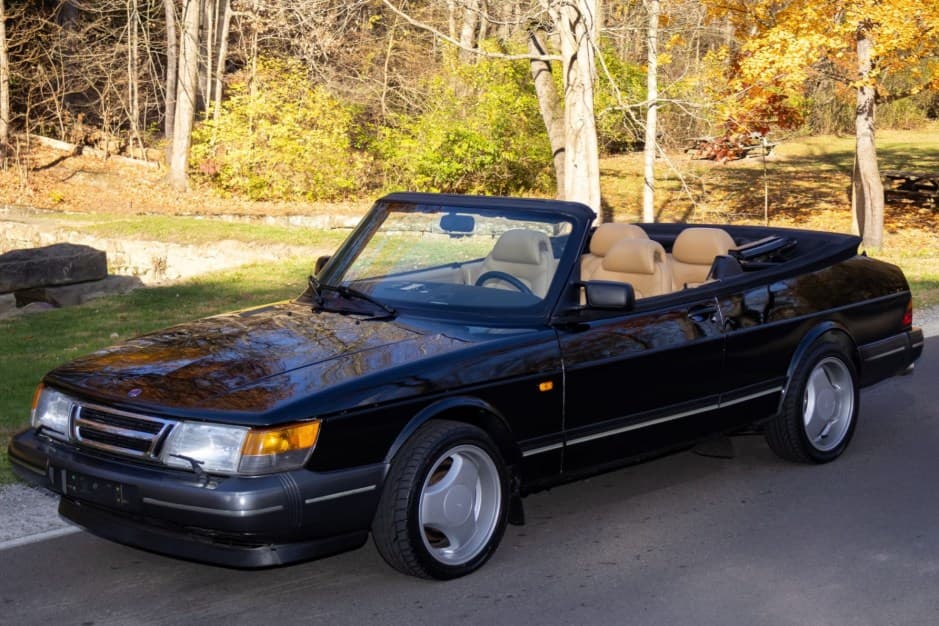 1992 Saab 900 sold for $6,100