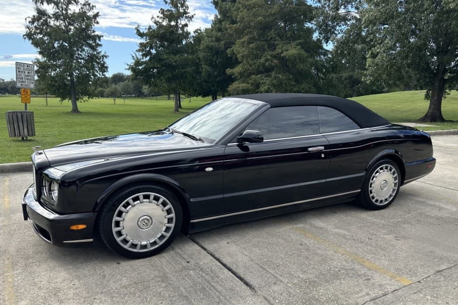 2009 Bentley Azure sold for $68,000