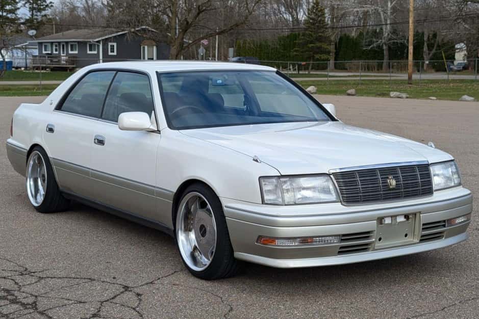 1997 Toyota Crown sold for $9,100