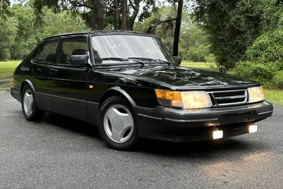 1991 Saab 900 sold for $14,000