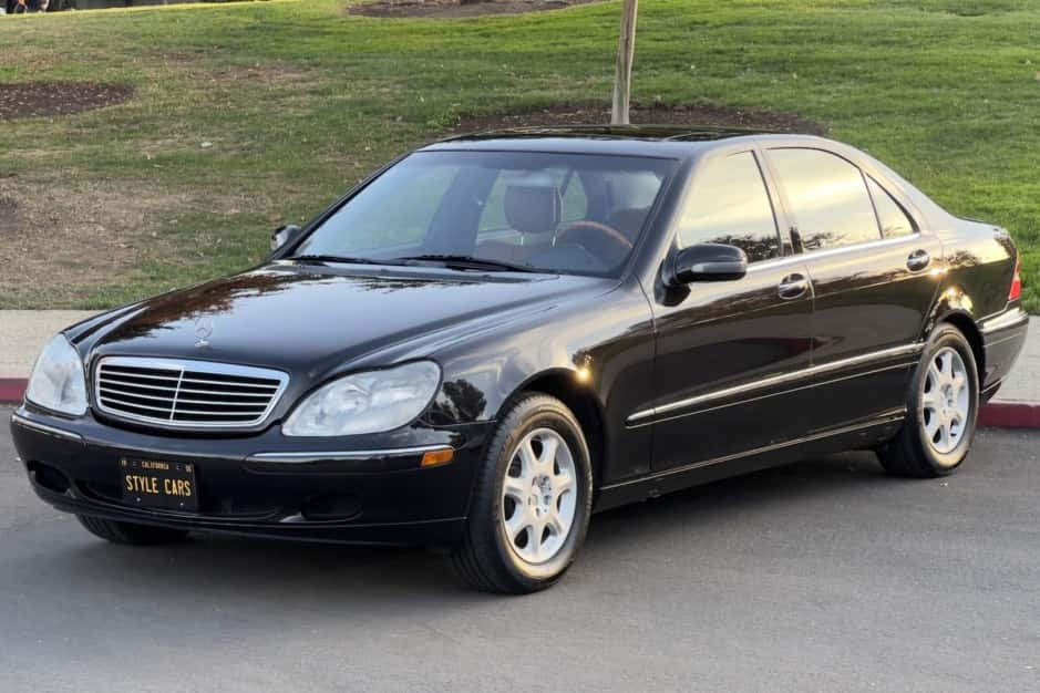 2000 Mercedes-Benz W220 S-Class sold for $10,200