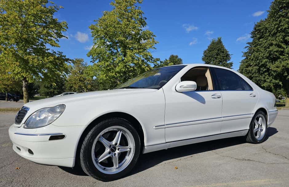 2000 Mercedes-Benz W220 S-Class sold for $11,666
