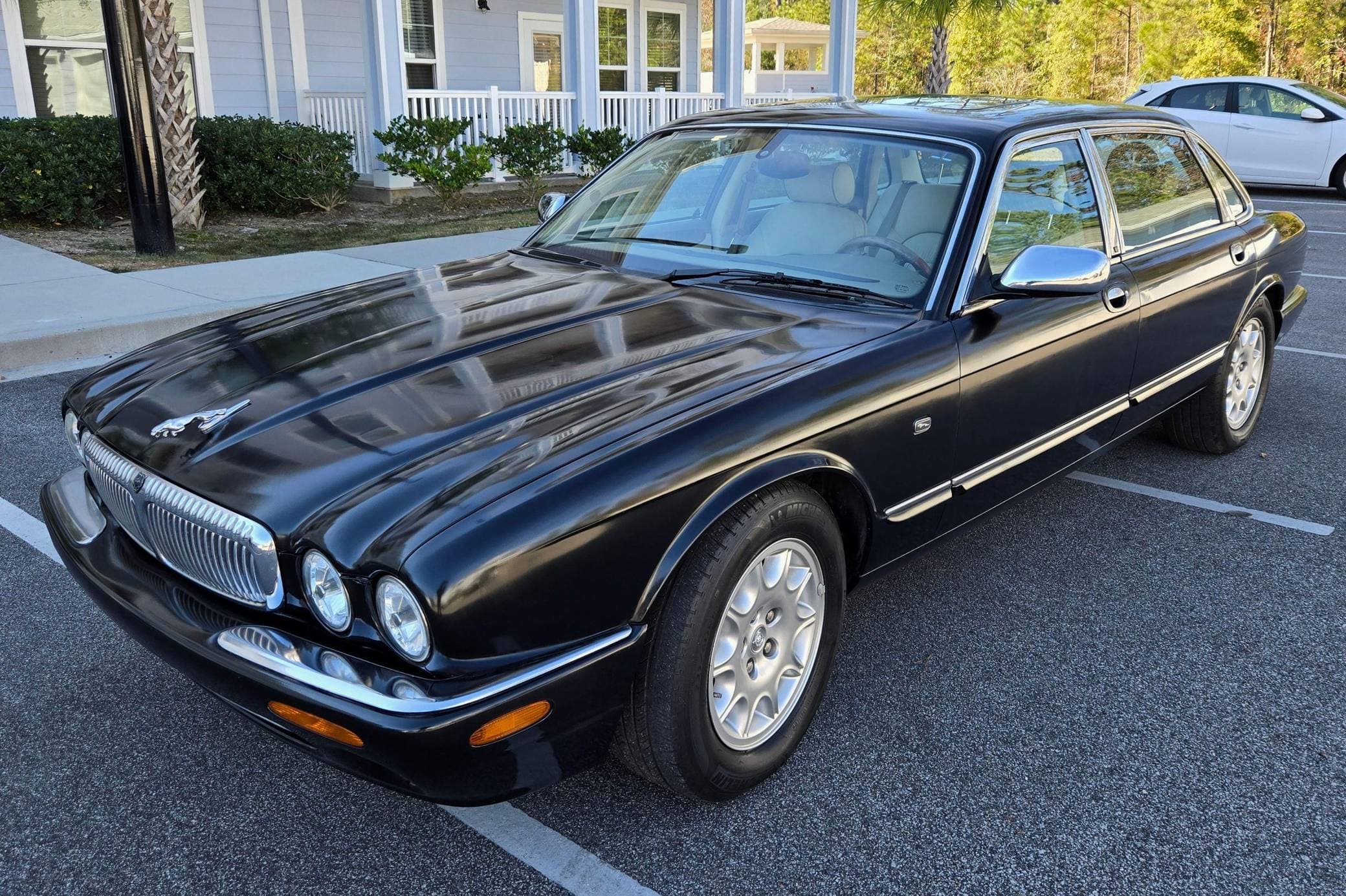 2001 Jaguar XJ sold for $5,300