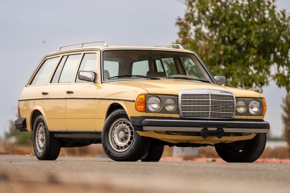 1980 Mercedes-Benz W123 sold for $6,000