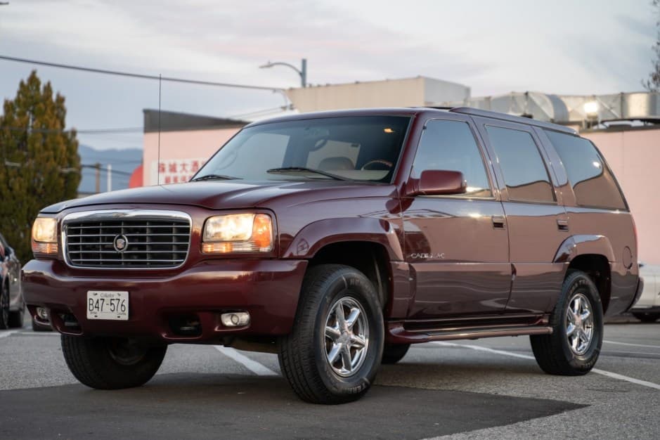 2000 Cadillac Escalade GMT400 (1999-2000) sold for $8,000