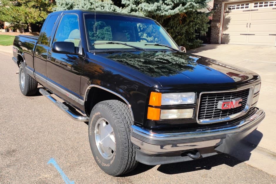 1997 GMC Sierra (GMT400 1988-2002) sold for $29,750