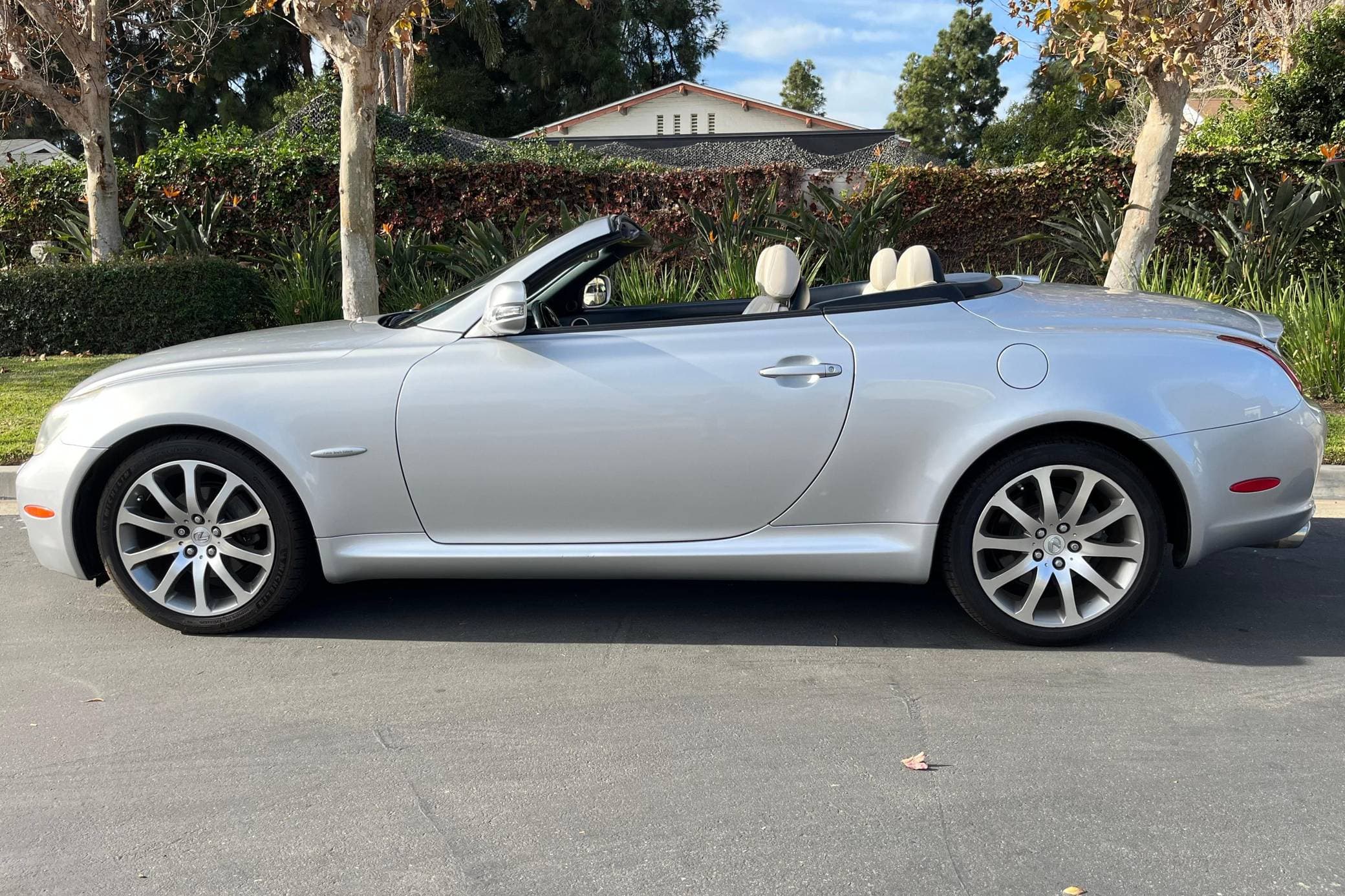 2009 Lexus SC sold for $14,500