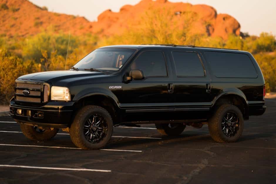 2005 Ford Excursion sold for $22,500
