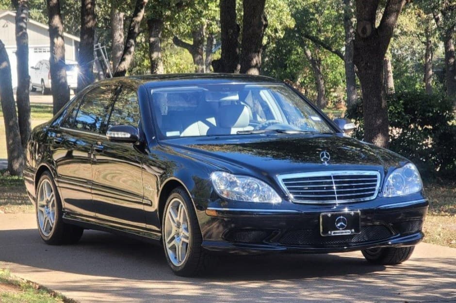2005 Mercedes-Benz W220 S-Class sold for $24,810