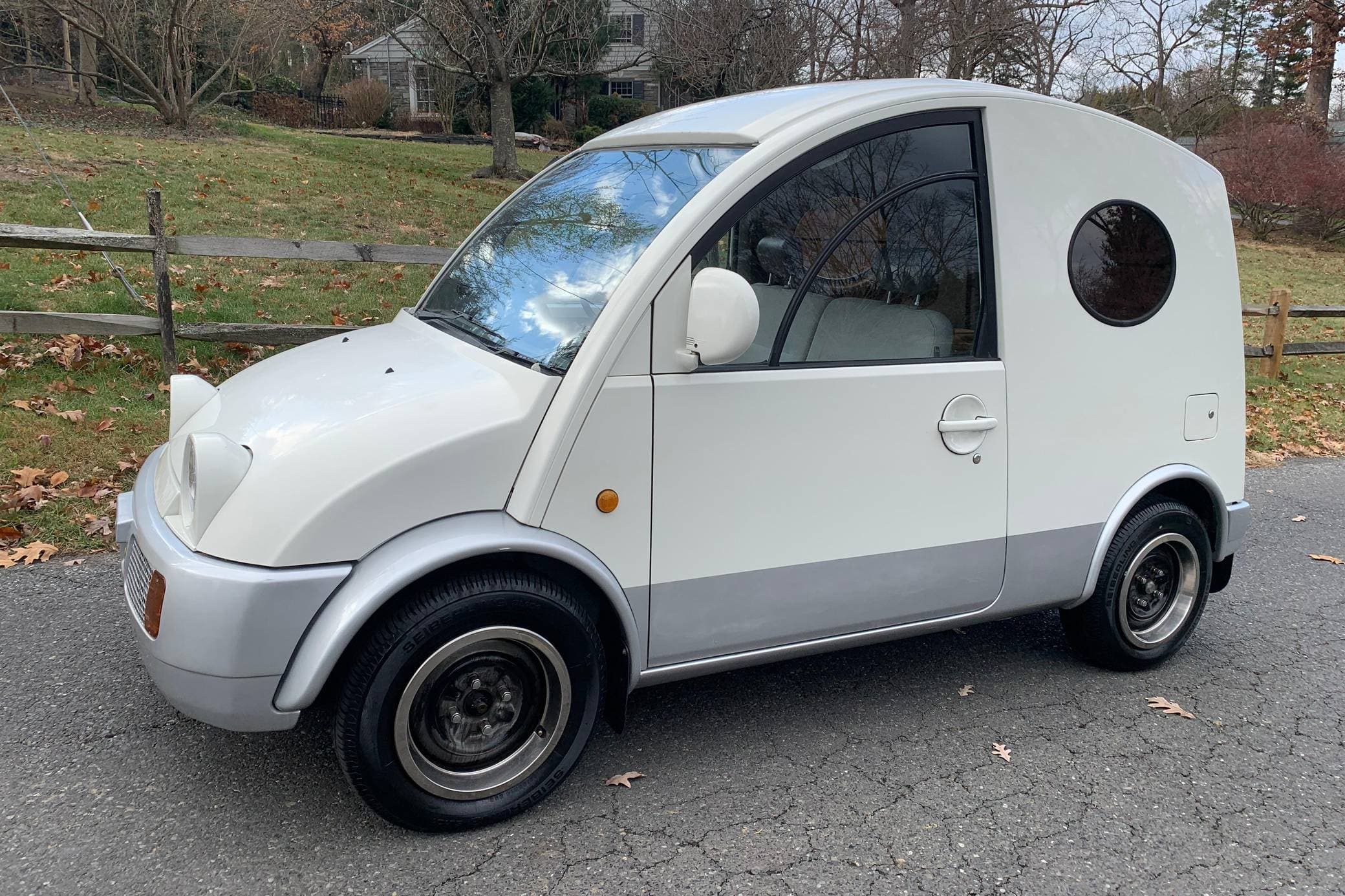 1989 Nissan S Cargo sold for $8,700
