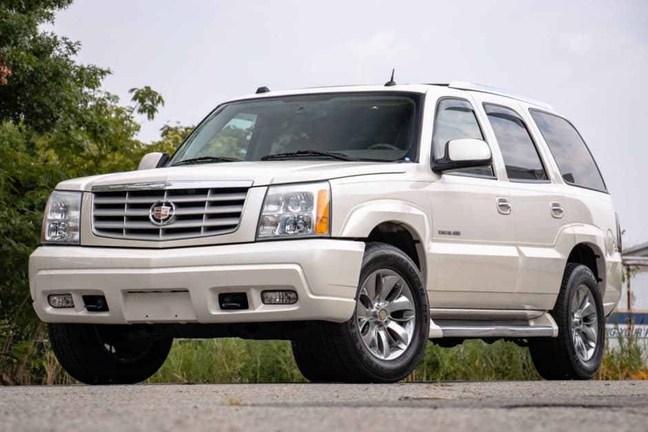 2004 Cadillac Escalade & EXT GMT800 (2002-2006) sold for $15,350