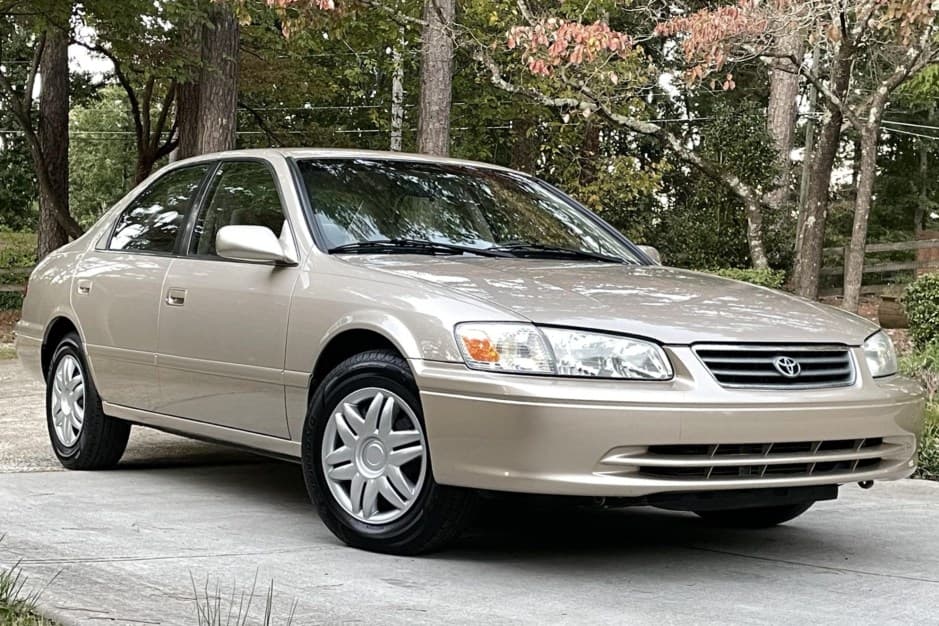 2001 Toyota Camry sold for $11,888