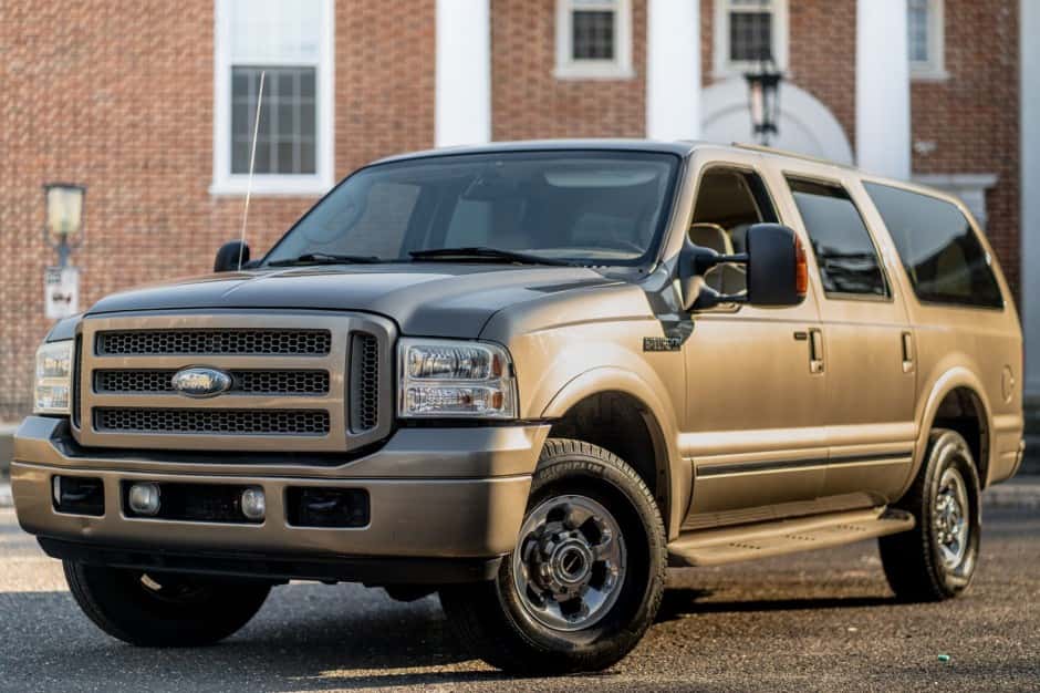 2005 Ford Excursion sold for $20,750