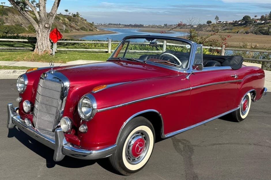 1960 Mercedes-Benz Ponton sold for $105,000