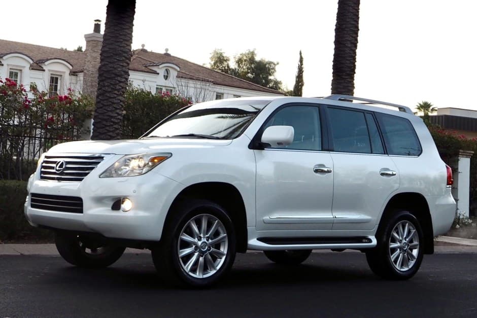 2008 Lexus LX570 sold for $30,250