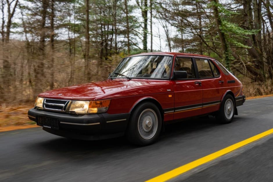 1992 Saab 900 sold for $13,500