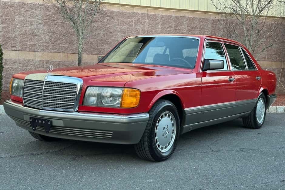 1986 Mercedes-Benz W126 S-Class sold for $20,500