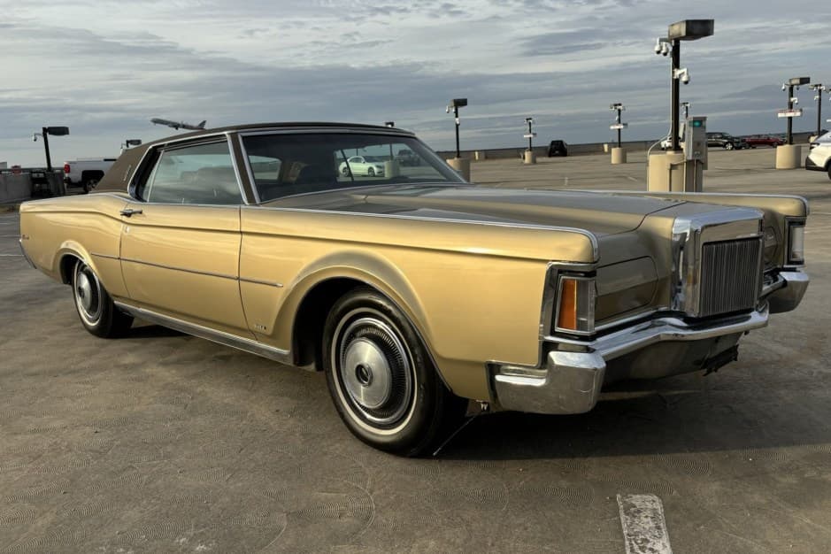 1970 Lincoln Continental Mark III (1969-1971) sold for $11,000