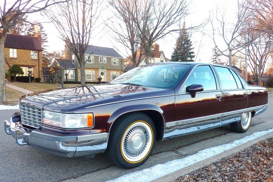 1993 Cadillac Fleetwood 1985-1996 sold for $11,000